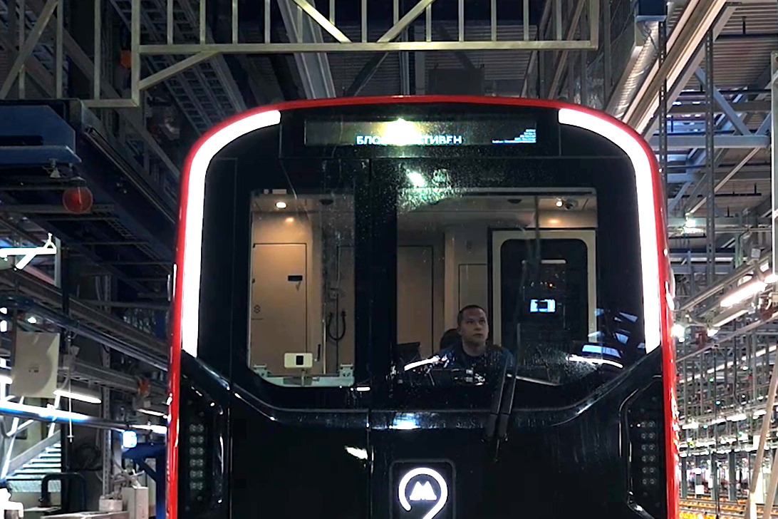 Что делают "дворники" в метро? 